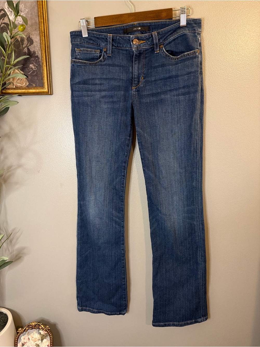 Joe’s Jeans Women’s Size 28 Medium Wash Bootcut Stretch Denim Jeans Classic Blue - Picture 2 of 8
